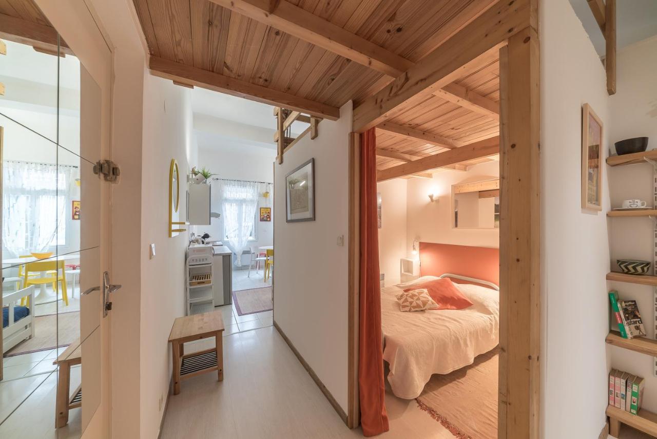Yellow Submarine Apartment *
